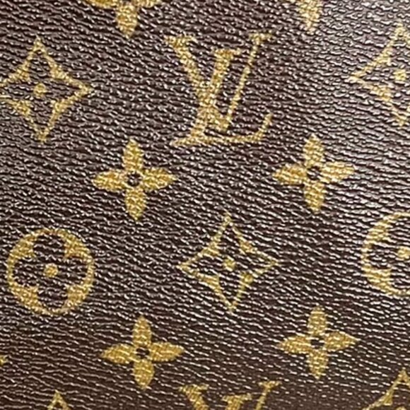 SOLD - Authentic Louis Vuitton Monogram Coussin GM Monogram Leather Shoulder Bag - Picture 3 of 16